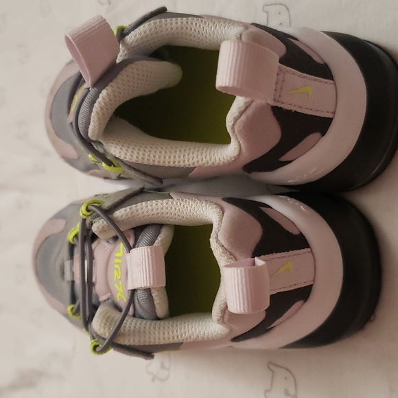 Nike Air Max 270 React  Grey/lemon l/lilac. 7C. - Picture 4 of 5